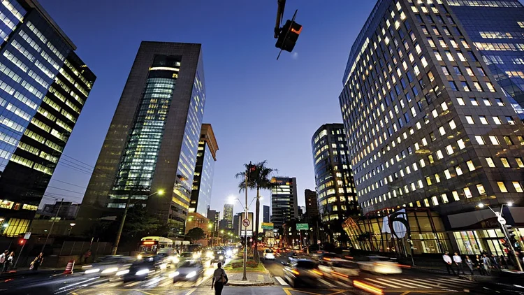 Skyline de São Paulo ao entardecer